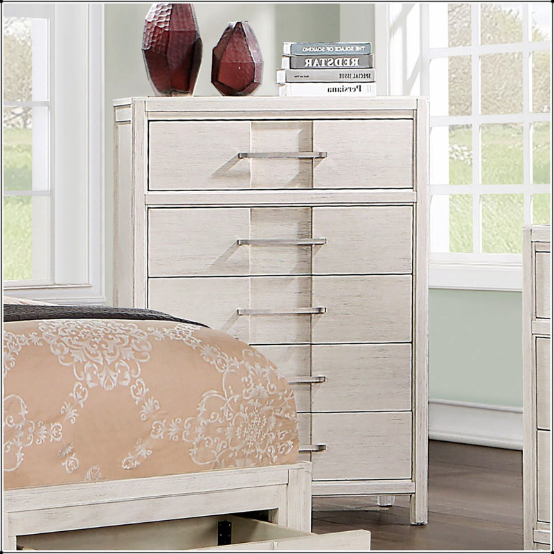 Commode 1 pièce de style transitionnel avec cinq tiroirs, joints en queue d'aronde anglaise et conception simple au fini blanc