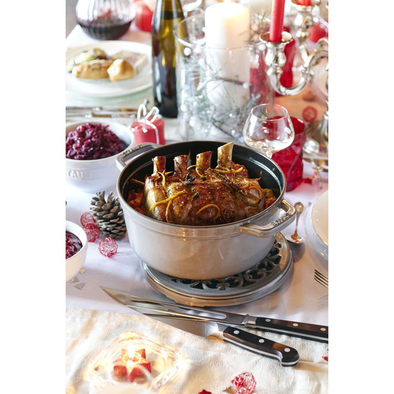 La Cocotte Cast Iron Round Cocotte, Graphite Gray, 5.5 quarts