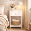 Table de chevet blanche moderne avec tiroir et tablette ouverte, table de chevet festonnée pour chambre à coucher, table d'appoint minimaliste mignonne pour chambre d'enfant ou de fille-1086164881