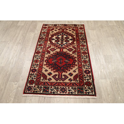 Tapis rouge en laine noué à la main de conception unique 2 pi 9 po x 4 pi 7 po années 1960 Meshkin