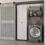 Armoire à balais avec tablettes de rangement