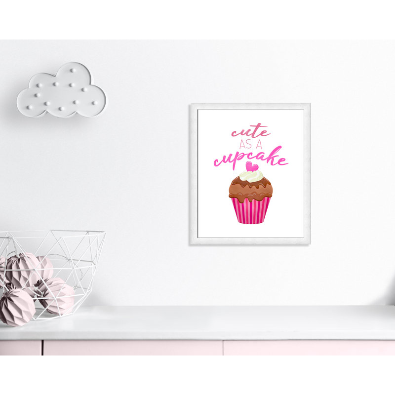 Mignon comme un petit gâteau Mignon comme un petit gâteau, H 26,5 po x l 22,5 po x P 0,63 po, Cadre à grain de bois blanc