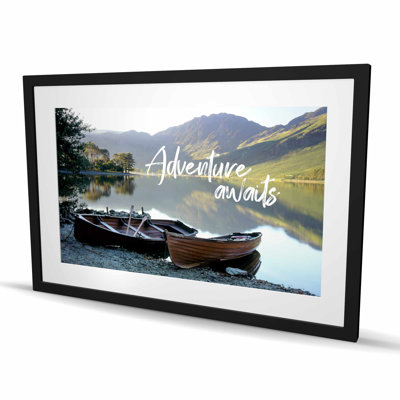«Adventure Awaits» - reproduction encadrée de salon