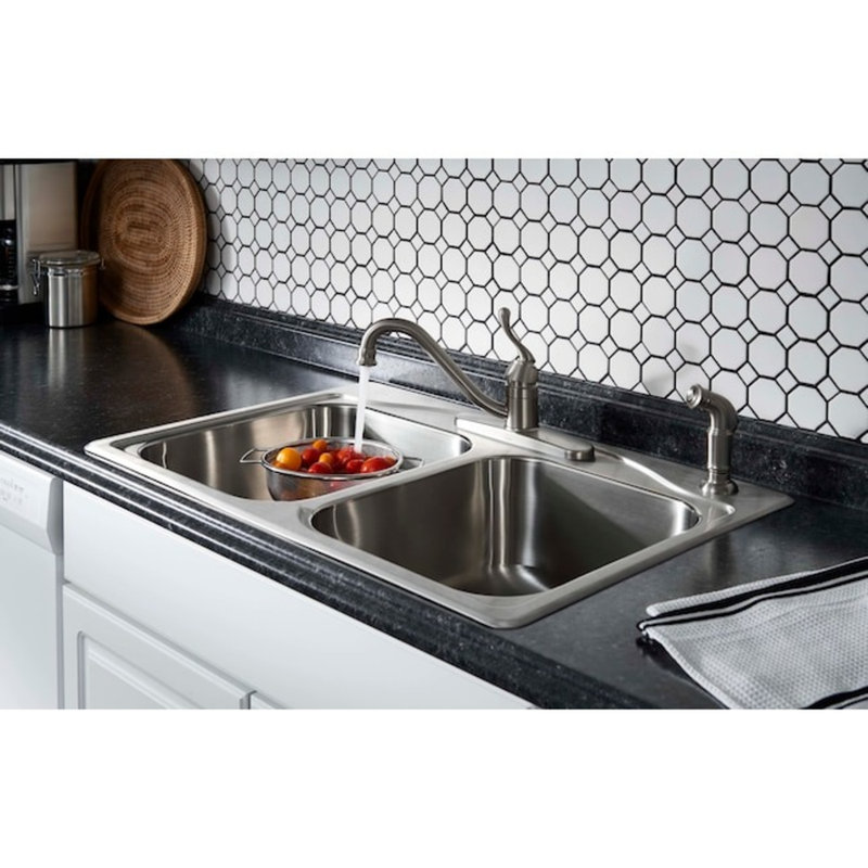 Robinet de cuisine à fixation sur comptoir à poignée simple avec douchette Moen Muirfield (plaque de pont incluse) (douchette latérale incluse)