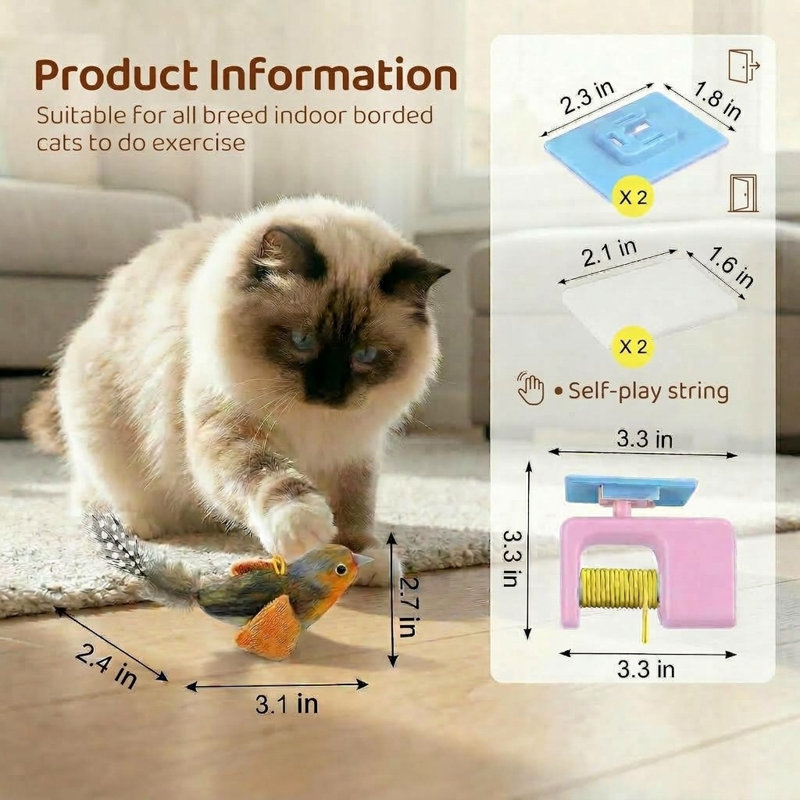 Un oiseau réaliste avec de l'herbe à chat et de la plume est intégré dans ce jouet suspendu rose pour permettre aux chats de jouer à l'intérieur d'un cadre de porte.