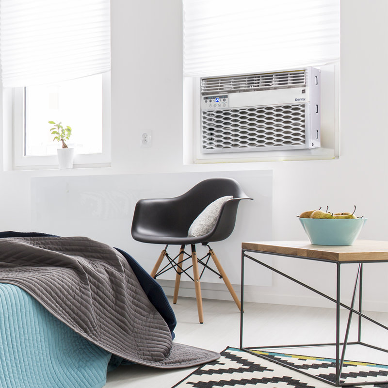 Climatiseur de fenêtre 12 000 BTU Danby en blanc