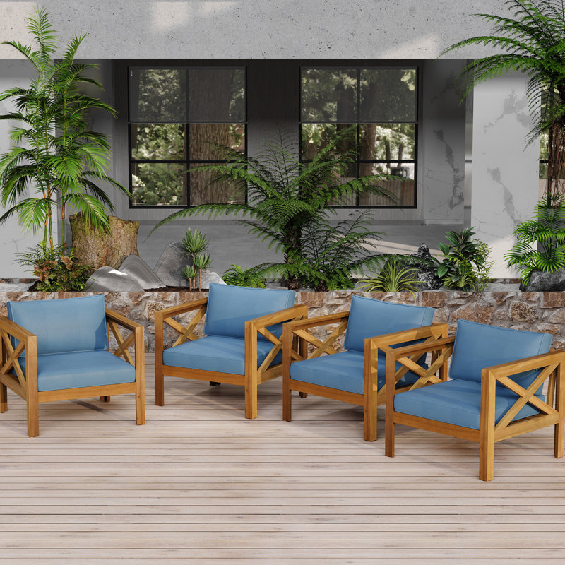 De 4 fauteuils club d'extérieur en bois avec coussins bleus, finition, pour des espaces élégants à long terme