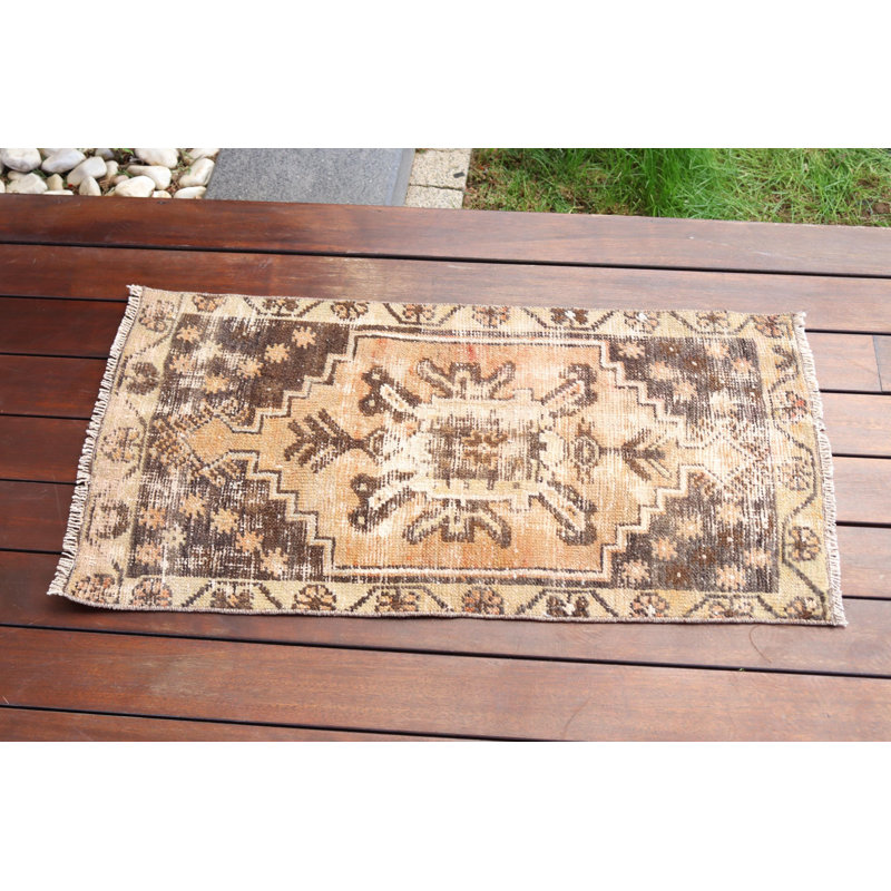 Tapis kilim turc fait à la main avec un décor bohème comme un ajout exquis à votre entrée
