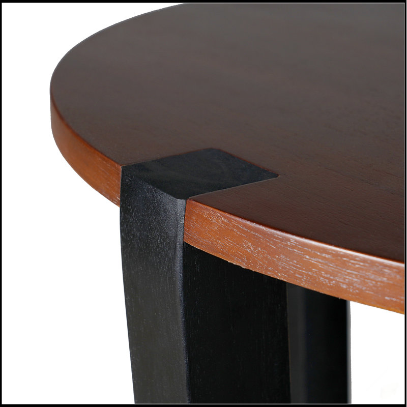 Table d'appoint en bois massif d'acacia avec plateau circulaire et base minimaliste, parfaite pour un décor moderne et naturel.