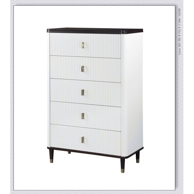 Commode blanche et brune Carena avec tiroirs spacieux, durables et élégants pour les chambres à coucher modernes.