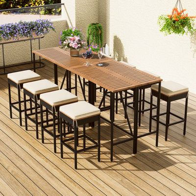 10 tables et tabourets de jardin en bois avec coussins imperméables, résistants aux intempéries, huit tabourets inclus.