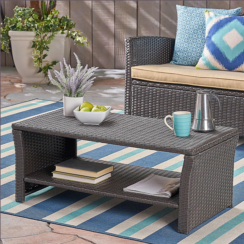 TABLE DE PATIO