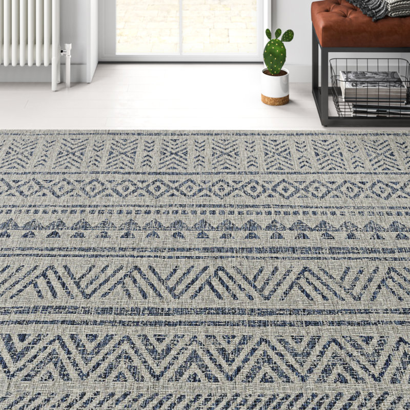 Tapis intérieur / extérieur bleu foncé / gris à chevrons Tomas, Rectangle 8 pi 10 po x 12 pi