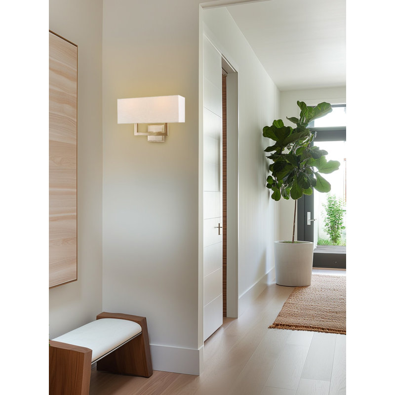 Applique murale moderne 2 lumières Latitude Run® Haven 16 + abat-jour rectangulaire en tissu blanc, finition nickel brossé