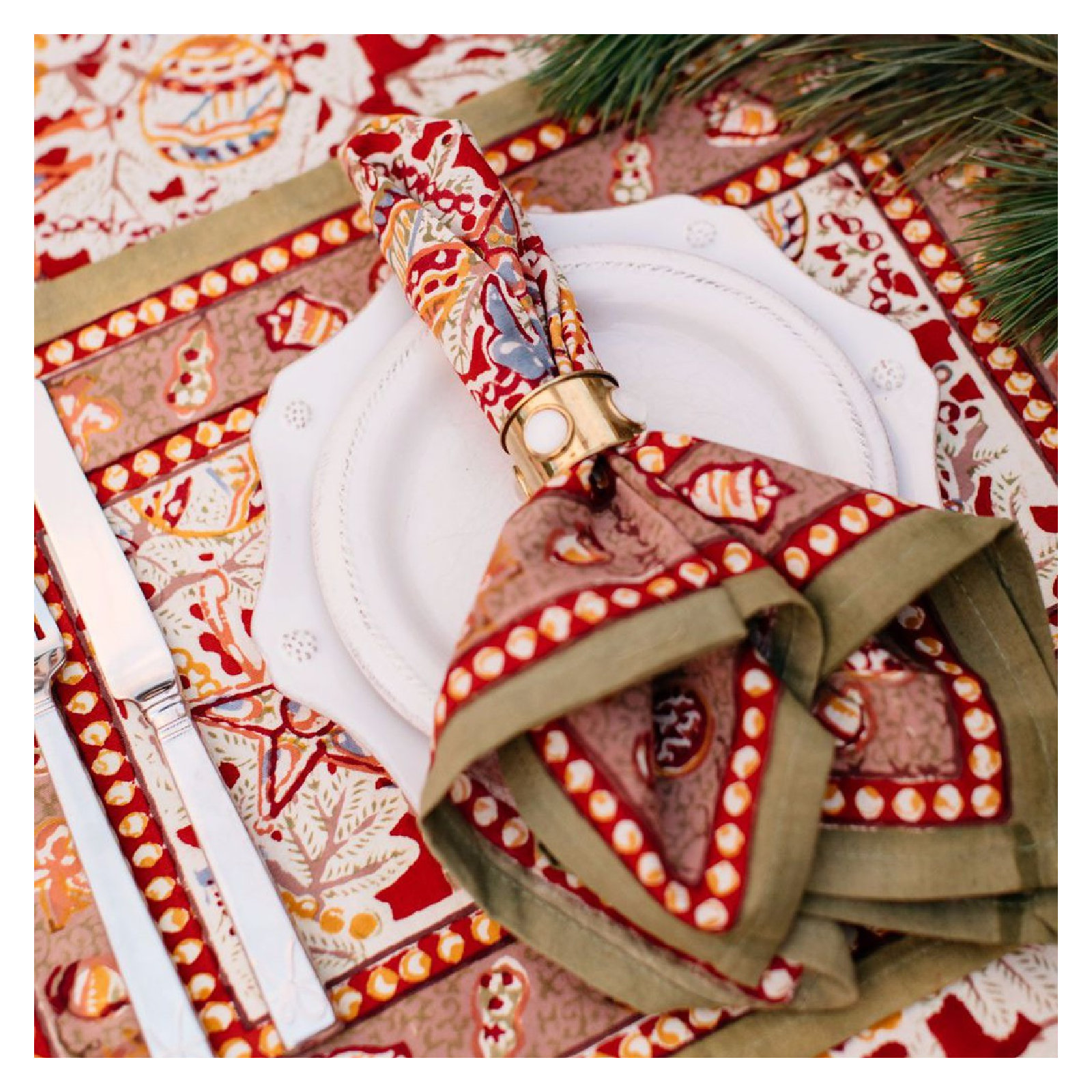 Woodbridge Green/Red/White Placemat 15" x 18"