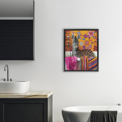 Baignoire zébrée avec cadre flottant coloré serviette, design par Momart