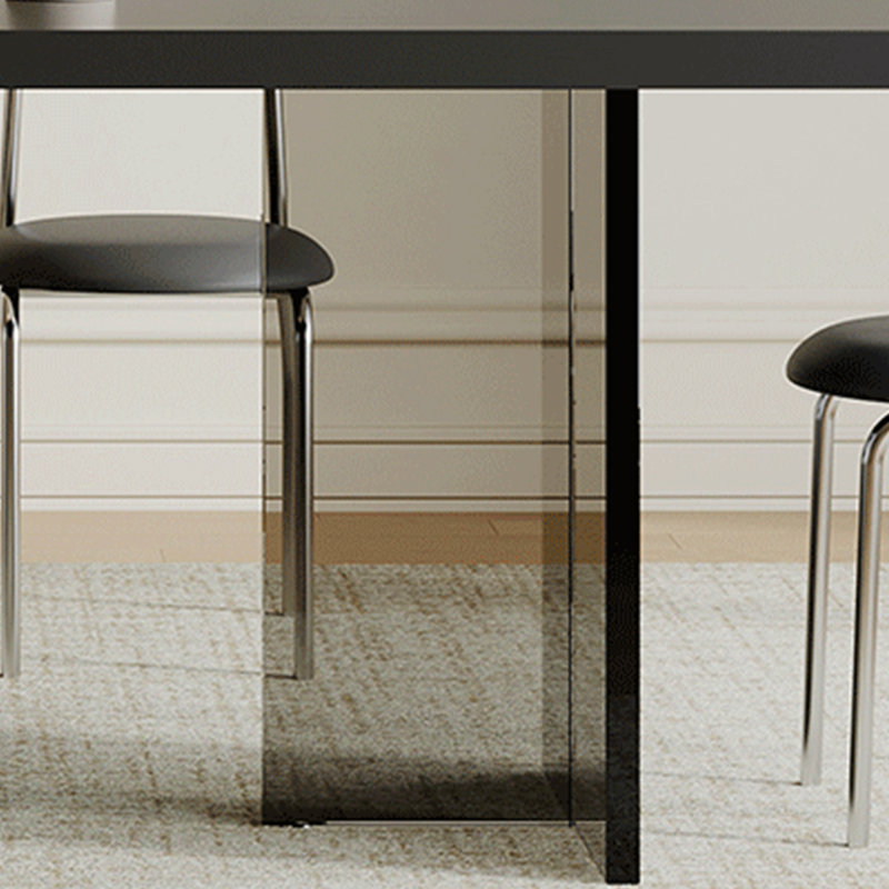 La table suspendue en acrylique est très simple, H 29,53 po x L 55,12 po x l 31,5 po