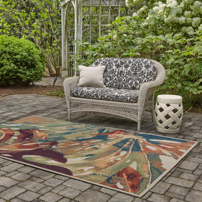 Tapis intérieur / extérieur vert / rouge à motif abstrait Tinesford