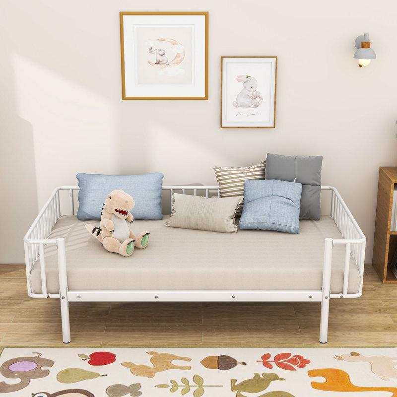 Lit plateforme en métal avec garde-corps et lattes robustes, Twin, White