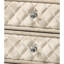 3 Table de chevet en velours beige doux avec panneaux décoratifs élégants