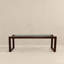 Banc en cuir brun clair de style Mid-Century avec structure en bois massif et pieds fuselés