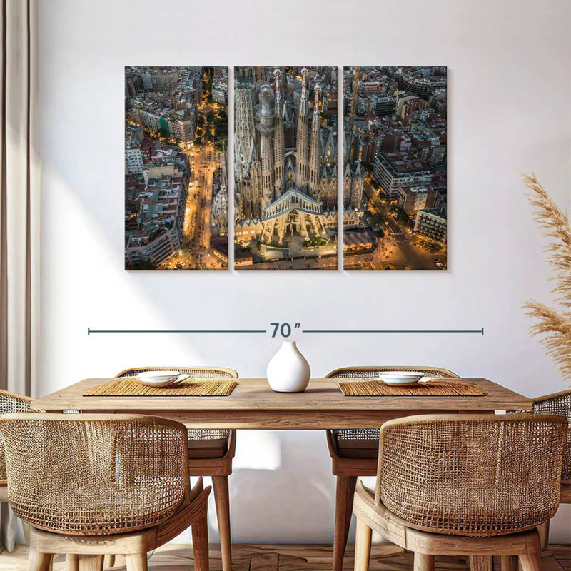 Lilie Sagrada Familia la nuit, H 36 po x l 57 po