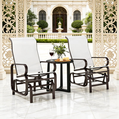 Ensemble de 2 fauteuils berçants d'extérieur, confortables et berceurs, avec dossier haut de 71 cm (28 pouces), appui-tête ergonomique, structure en métal résistant à la chaleur, tissu en maille respirant, adaptés aux espaces extérieurs. 2 fauteuils avec structure marron et revêtement en tissu beige, dotés d'un dossier haut et d'un appui-tête.
