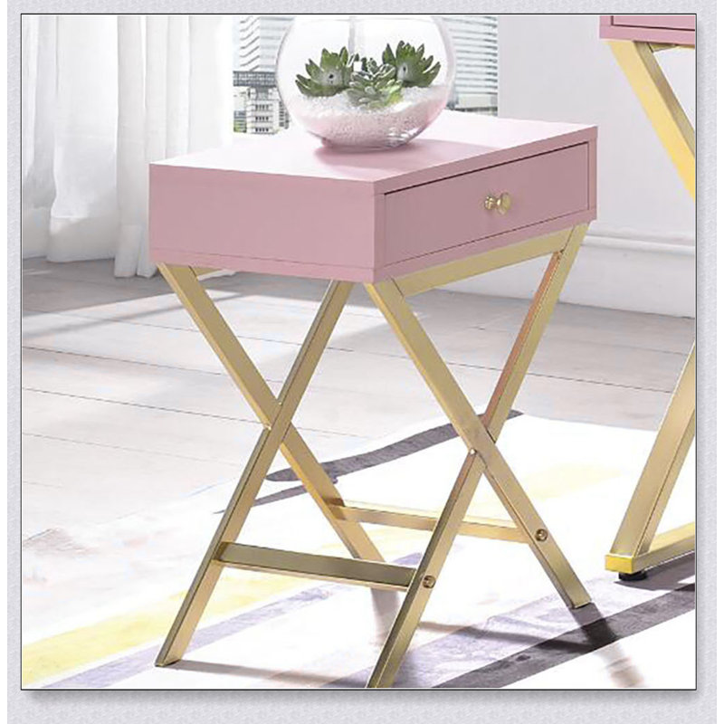 Table d'appoint rectangulaire avec un tiroir, finition rose doux et base en métal doré pour les espaces de vie modernes