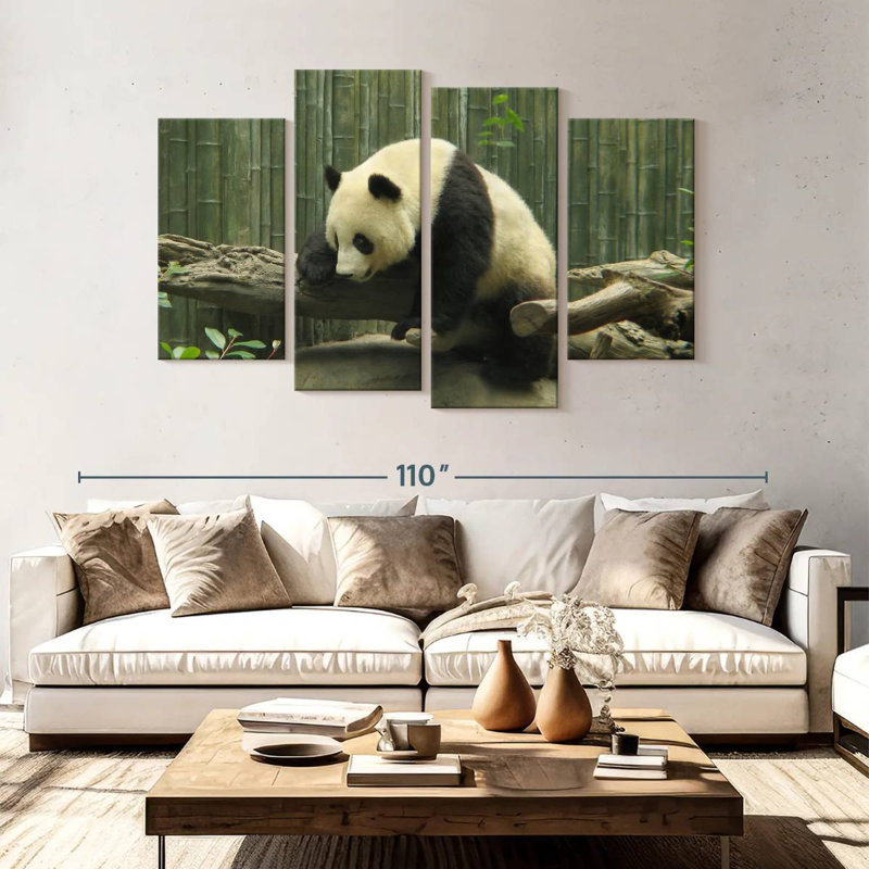Panda Brampt sur un tronc