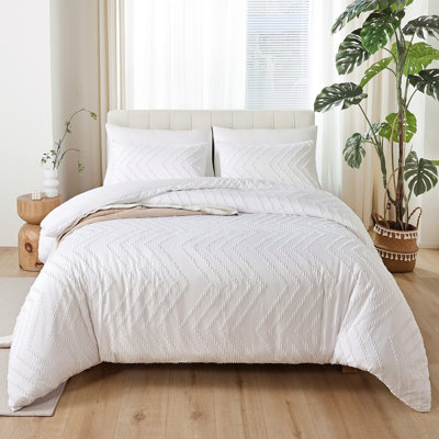  White Full Size Soft Lightweight Comforter Set 3Pcs, Boho Farmhouse Vertical Tufted Bedding Set for All Seasons, for Bedroom and Guest Room