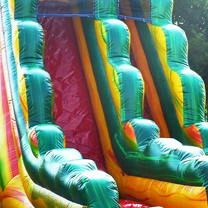 Glissade d'eau gonflable JumpOrange Fiesta 19 pi (avec ventilateur), Jaune/vert/rouge
