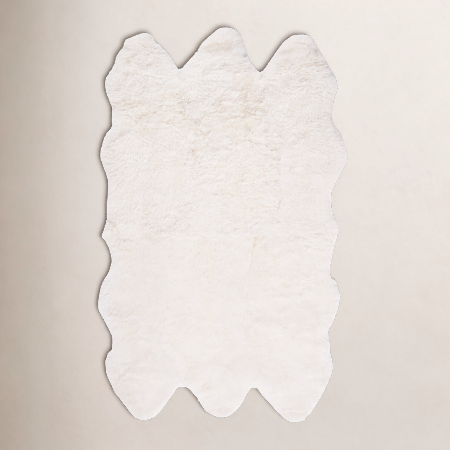 Mera White Handmade Sheepskin Rug, Rectangle 5' x 8'