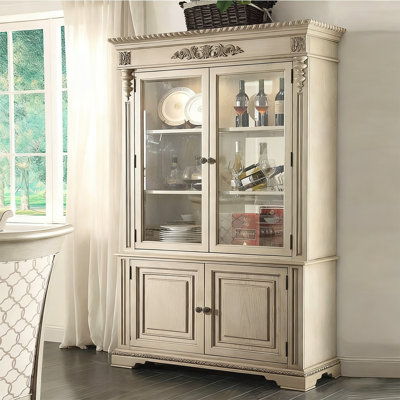 Beige massif + bois manufacturé + vitrines en verre