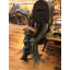 Statue garçon en bronze assis par boîte aux lettres lisant un livre - L 16 po x l 20 po x H 50 po