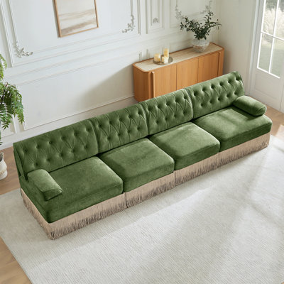 Tissu en velours doux de 135 po, canapé style Chesterfield capitonné à boutons, jupe à pampille, conception combinée modulaire, base en bois de qualité supérieure, mousse à haute résistance à haute densité facile à assembler, pour le salon