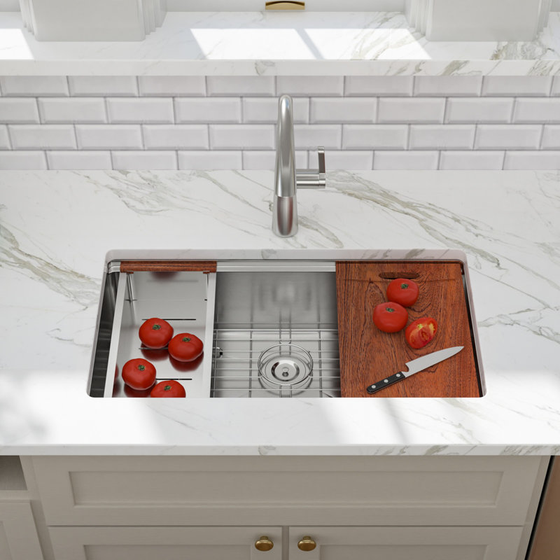 Évier de cuisine en acier inoxydable encastrable 33 po x l 19 po avec grille d'évier, grille, planche à découper, support à roulettes et passoire