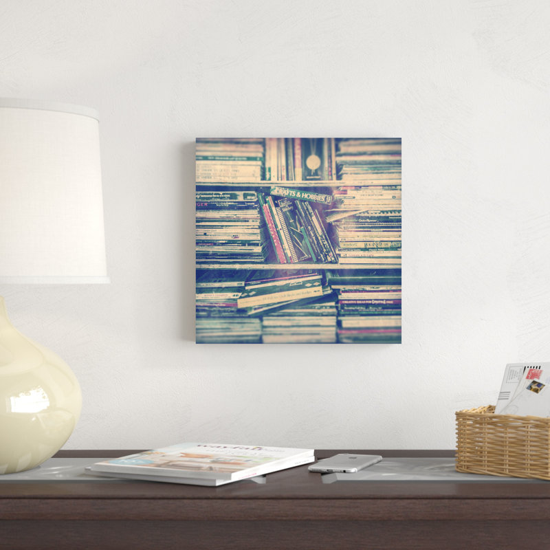 «Vintage School IV» par Thomas Brown - photographie sur toile tendue, H 12 po x l 12 po