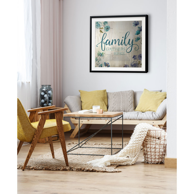 «Family Gather Here», art textuel, H 17,5 po x l 17,5 po x P 1,5 po, Cadre plastique noir