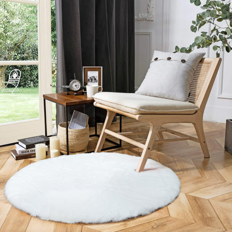 Holk Cozy Faux Rabbit Fur Area Rug Machine Washable Rug in White, Round 3'