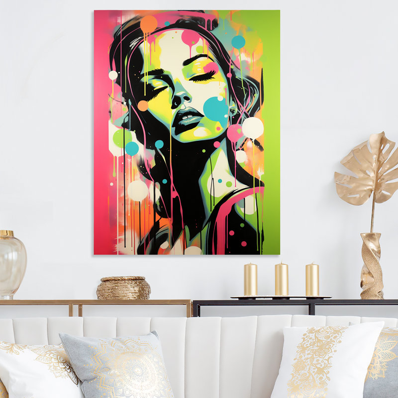«Green and Pink Graffiti Woman Portrait III», art mural moderne en métal, H 32 po x l 24 po x P 1 po