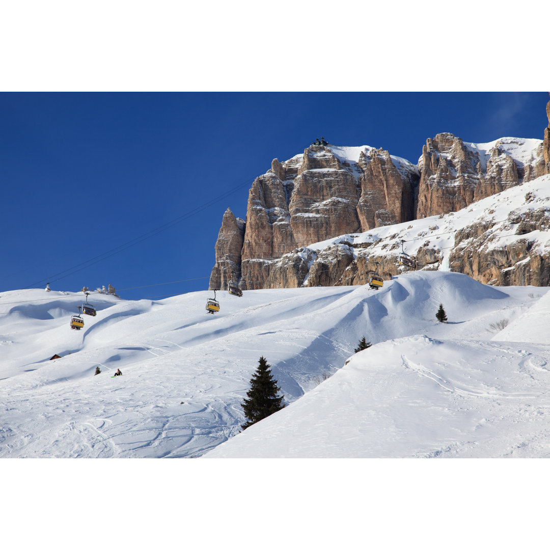 Skifahren in canazei bellevue - Leinwandbild