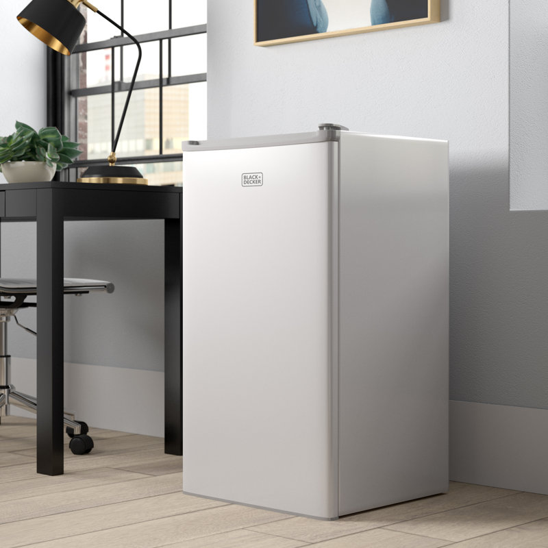 BLACK+DECKER 3.2 cu. ft. Freestanding Mini Fridge with Freezer