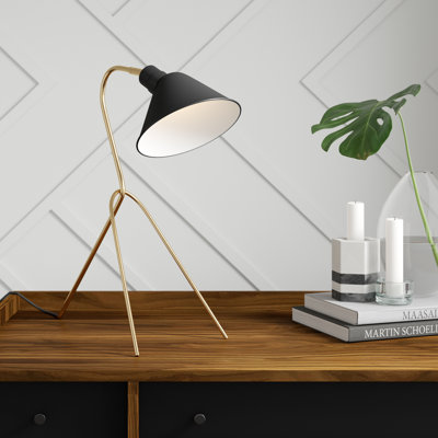 Lamptrai Metal Tripod Lamp