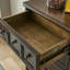 Commode d'appoint style rétro en bois de châtaignier doré