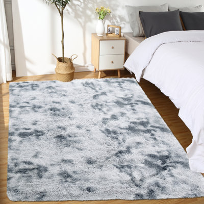 Tapis shaggy 240 x 300 cm pour salon, moquette en polyester peluche à poils longs de 4 cm de hauteur avec sous-couche en éponge et envers antidérapant, tapis gris pâle tie-dye pour chambre