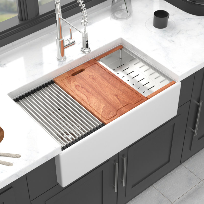Évier en céramique à double tablier blanc de 33 pouces pour cuisine, espace de travail flexible avec rail de poste de travail, ébréchures et égratignures, livré avec des pinces d'installation de grille de vaisselle