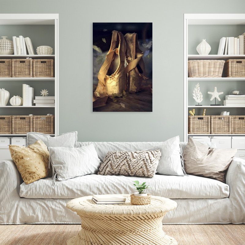 The Gold Ballet Shoes - peinture sur toile tendue, H 36 po x l 24 po x P 2 po