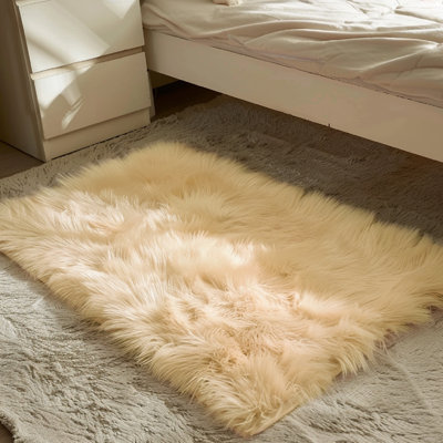 Tapis jaune à poils longs Haja