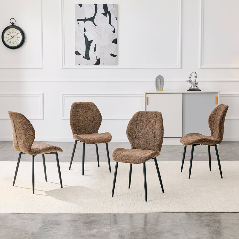 4 ensembles de chaises de salle à manger rétro et minimalistes en tissu brun avec des coussins spacieux et confortables. Pieds en métal noir et pieds réglables, convenant à la salle à manger, au bureau, etc.