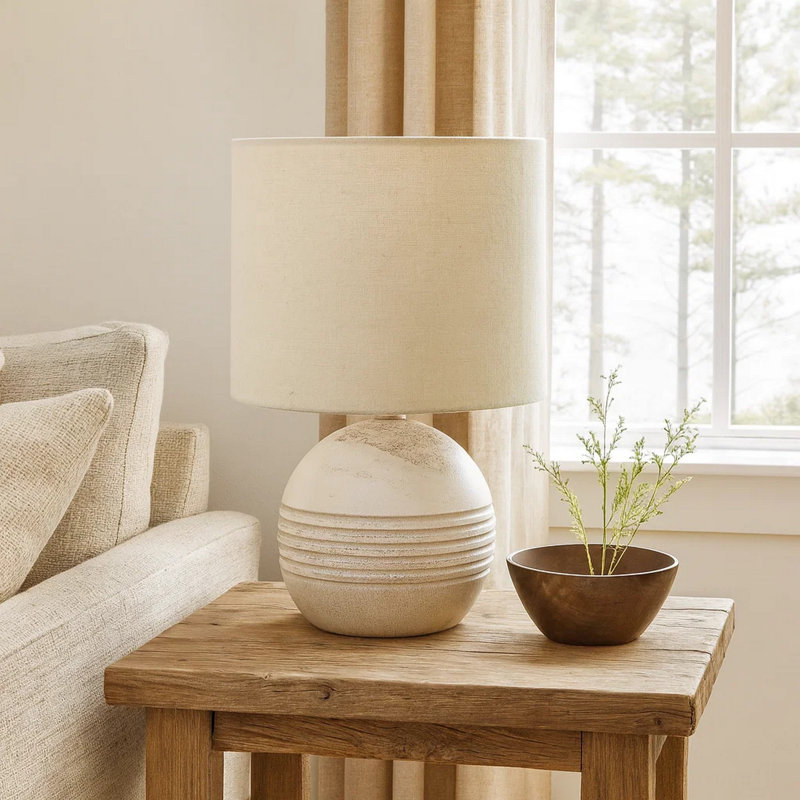 Lampe de table Addy, base sphérique texturée en résine ivoire, abat-jour en lin beige, Ivoire ivoire